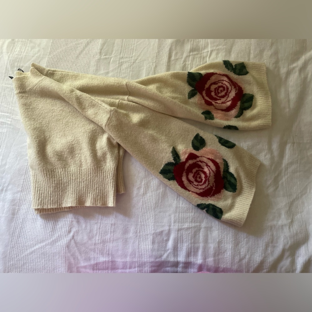 H&M Cream cropped sweater with wide sleeves